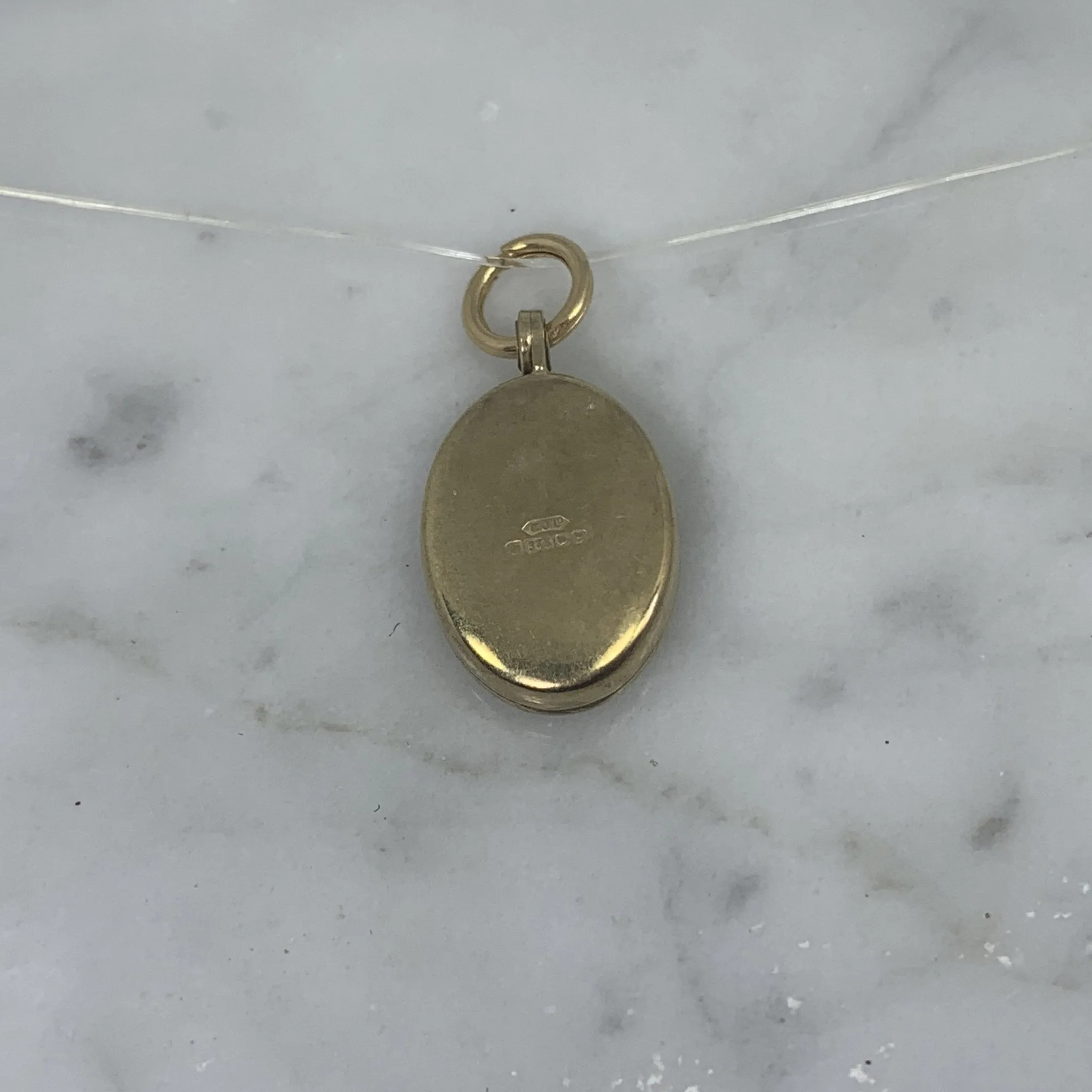 1940s Yellow Gold Locket with Floral Etching. Photo Gift for Her. Something Old Brides Gift.