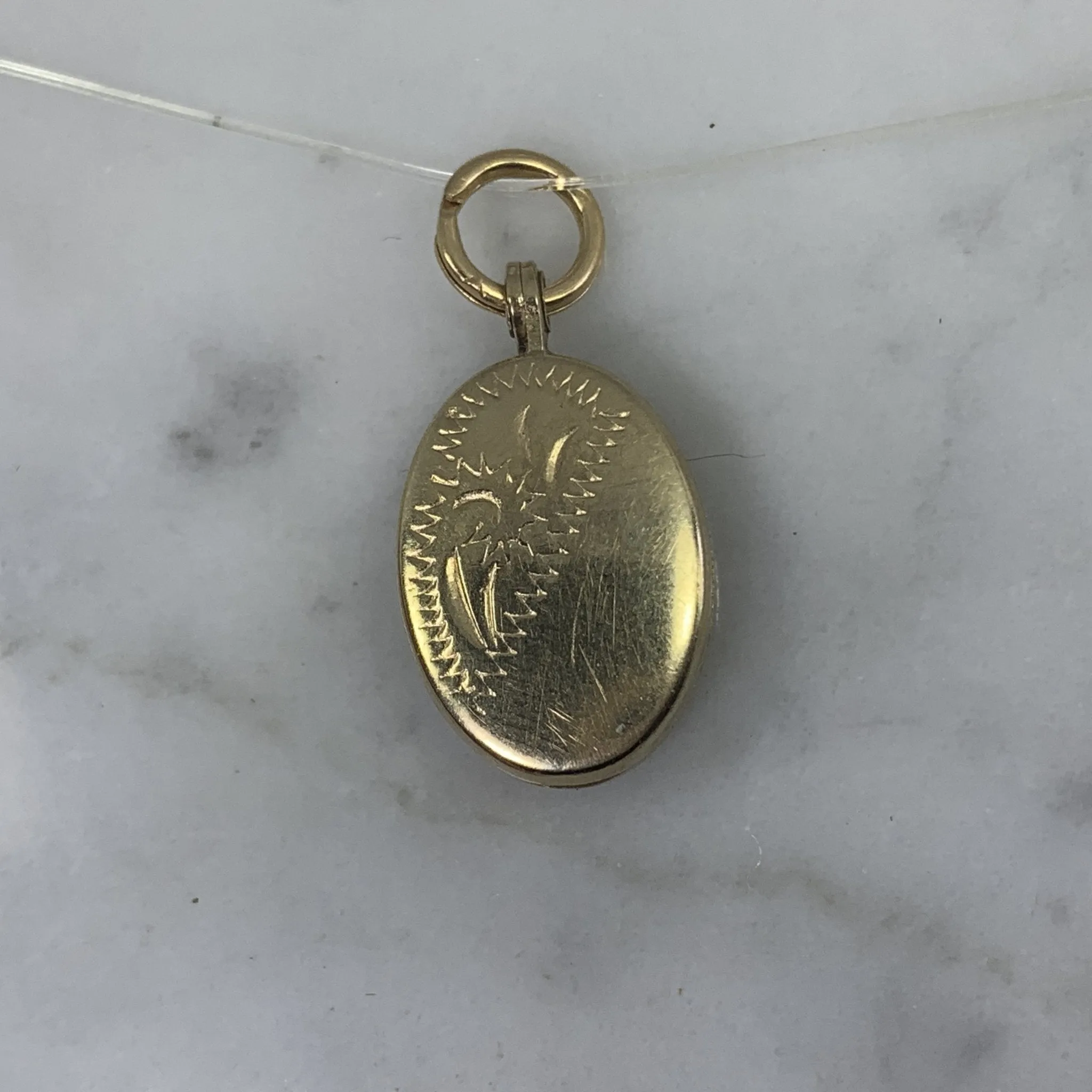 1940s Yellow Gold Locket with Floral Etching. Photo Gift for Her. Something Old Brides Gift.