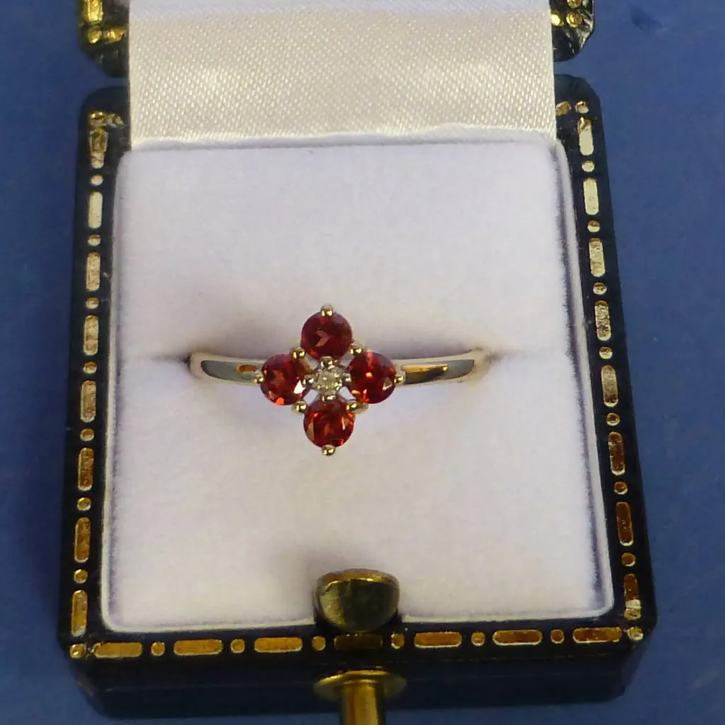 9ct Gold Garnet Ring Size M