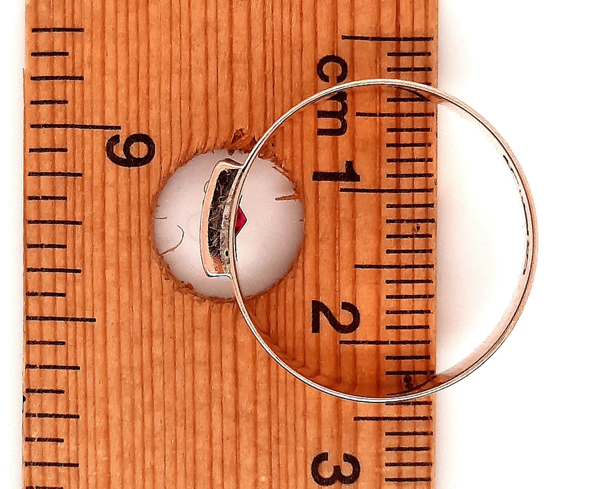 9ct Yellow Gold Garnet Ring with Hand Engraved Shoulders