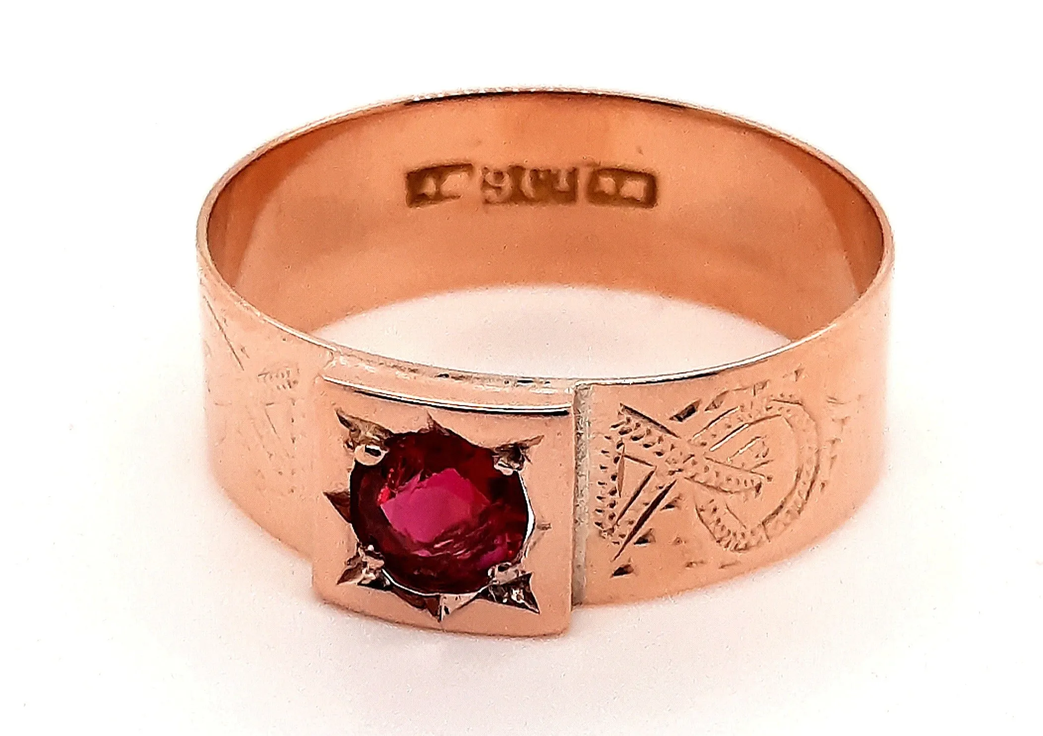 9ct Yellow Gold Garnet Ring with Hand Engraved Shoulders