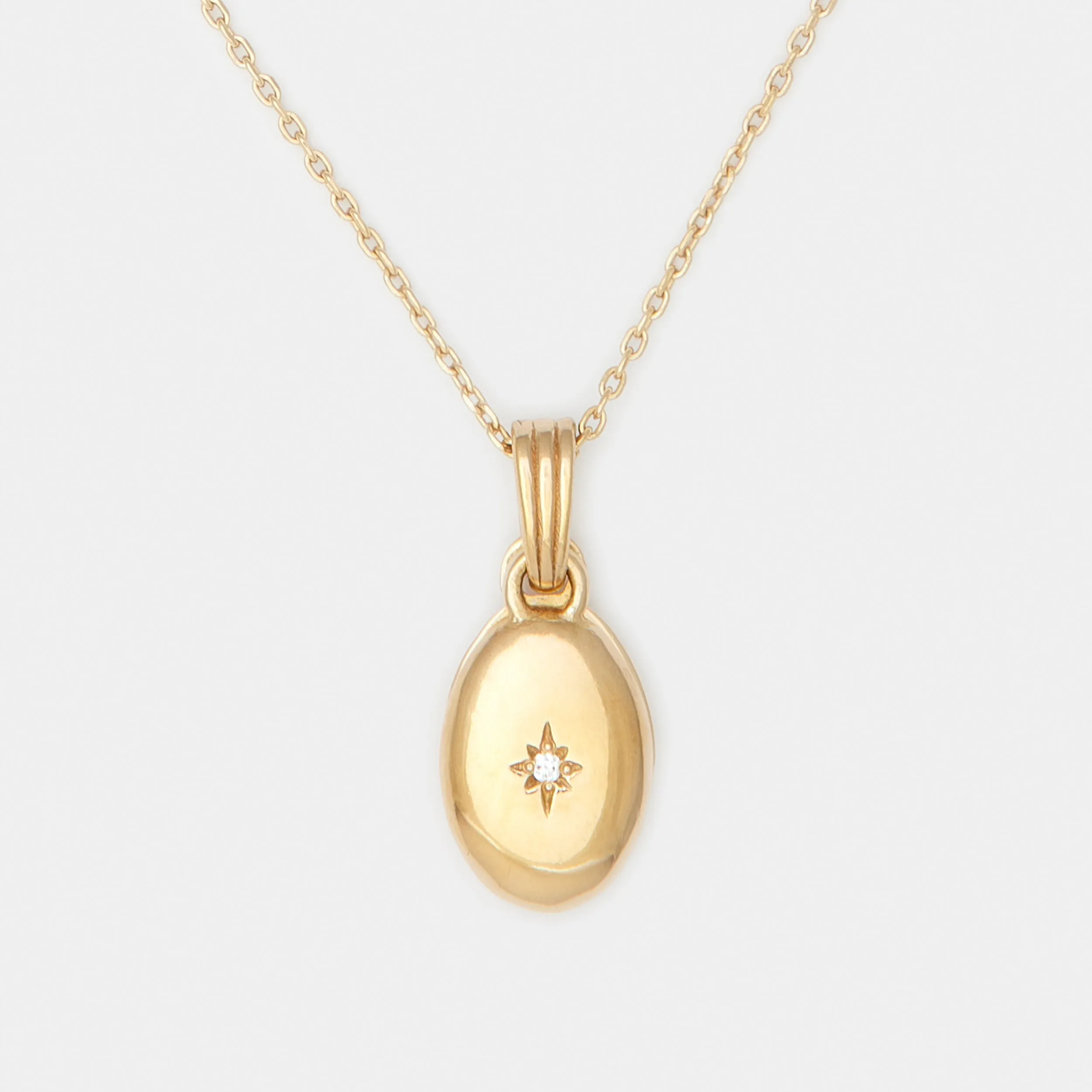 Madeline's Locket in Gold - Vintage Oval