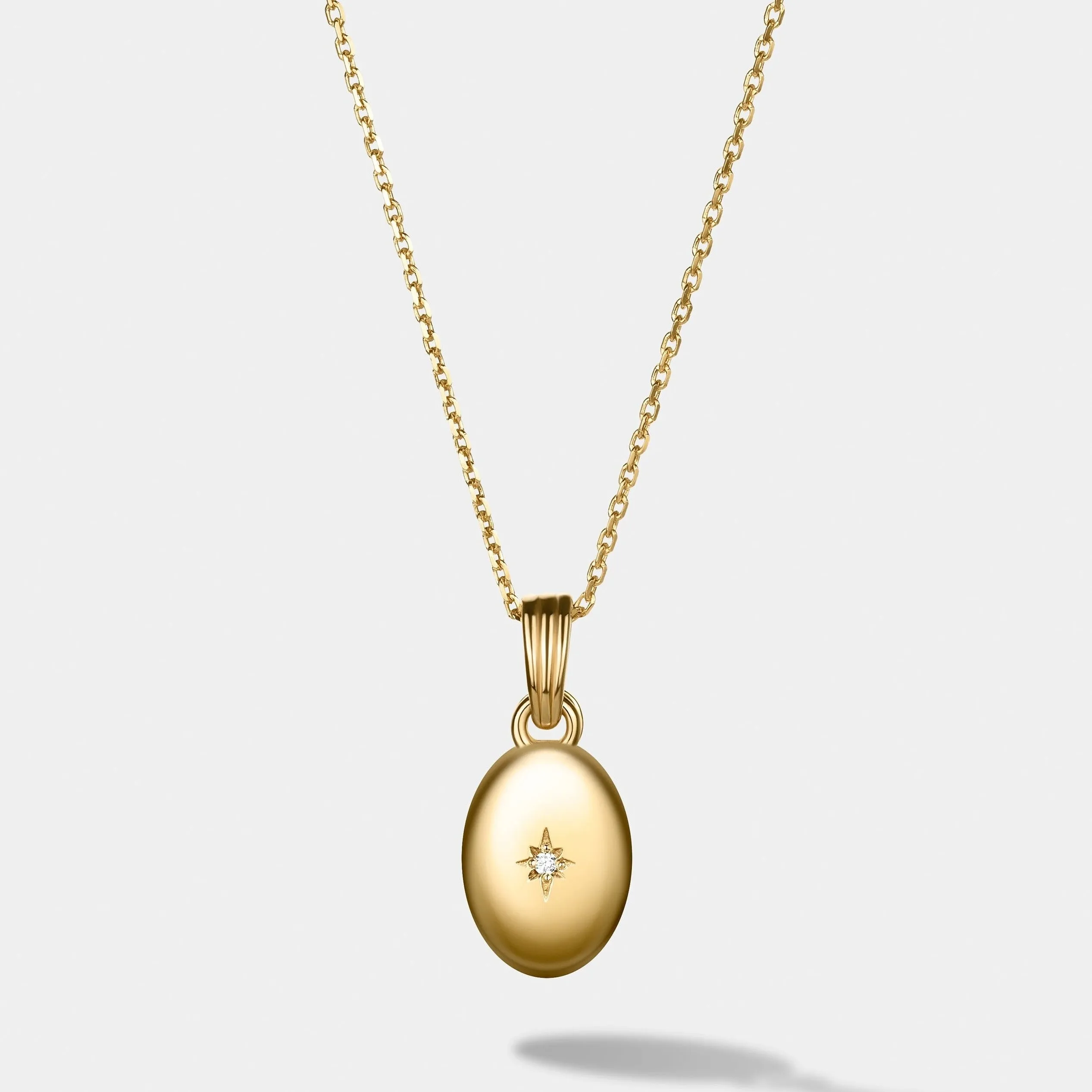 Madeline's Locket in Gold - Vintage Oval