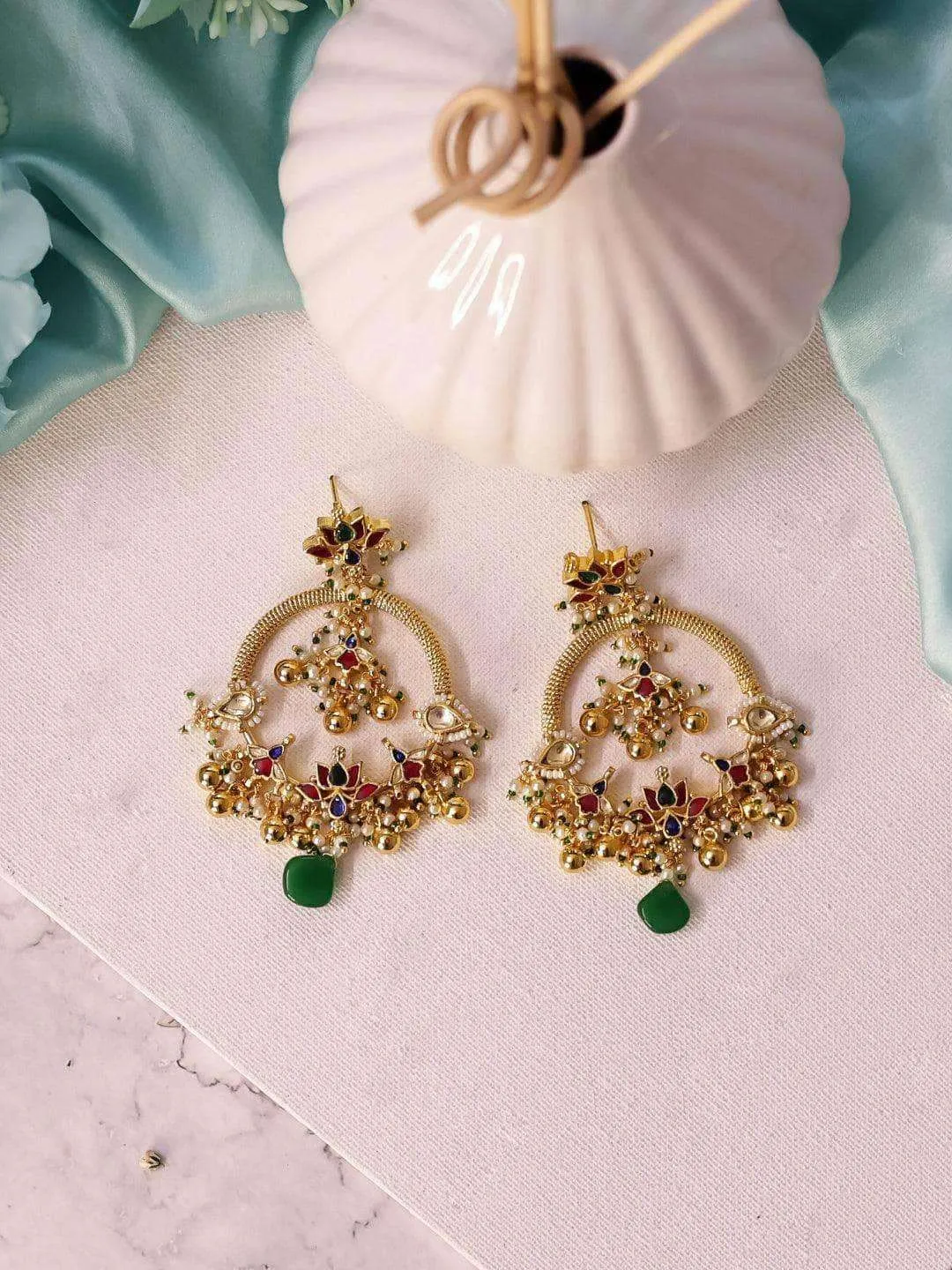 Round Swing Kundan Earrings