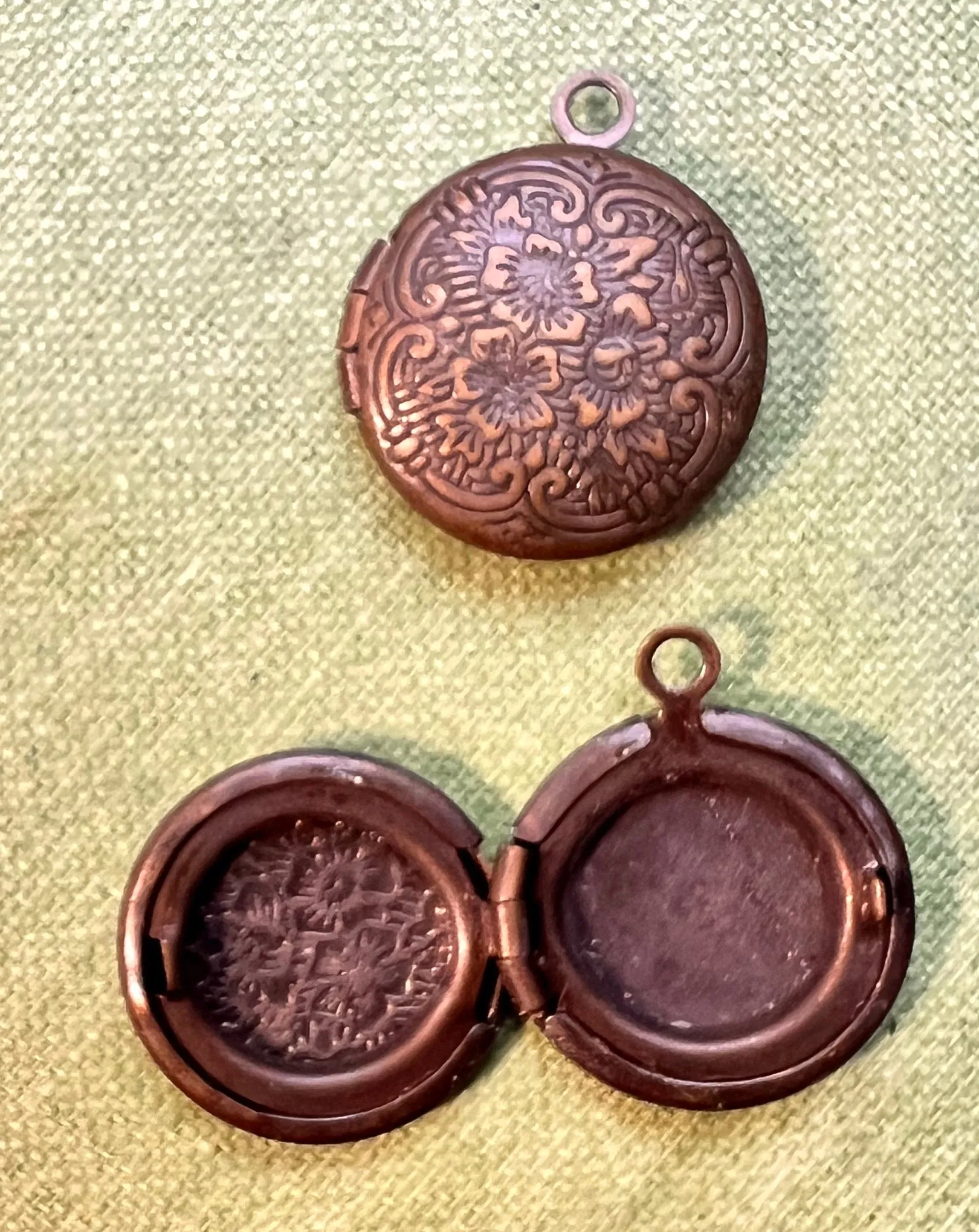 Tiny 1.5cm Floral Lockets - Bronze or Silver Tone