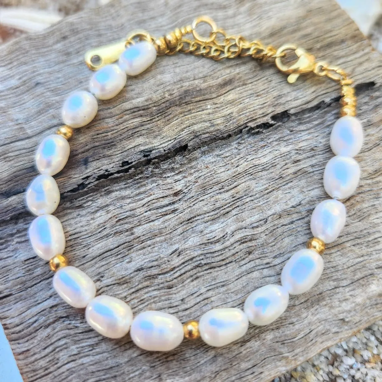 WHITE BAROQUE PEARL WATERPROOF 18K GOLD BRACELET